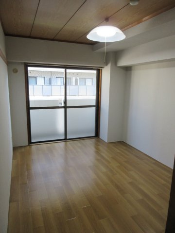 高根町１丁目マンションの洋室