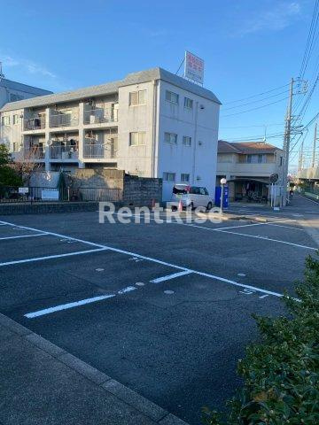 カムール高畑 Ａの駐車場