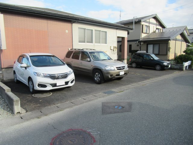ダンススクールの駐車場