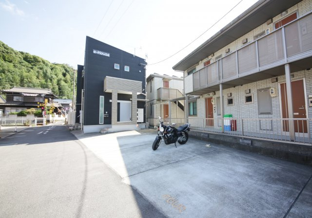 e-Houseの駐車場