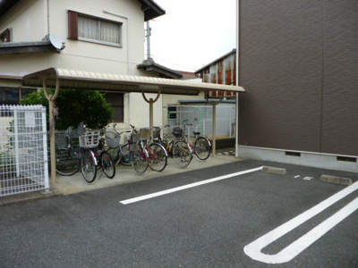 【駐車場】 | ミニヨンB | 車をお持ちの方に嬉しい駐車場付きの物件です