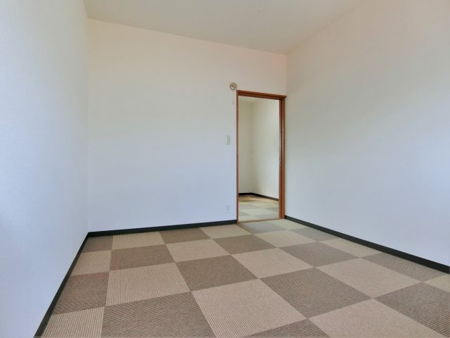 セレーブル茂原の洋室