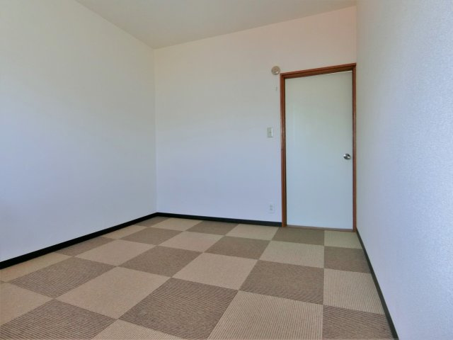 セレーブル茂原の洋室