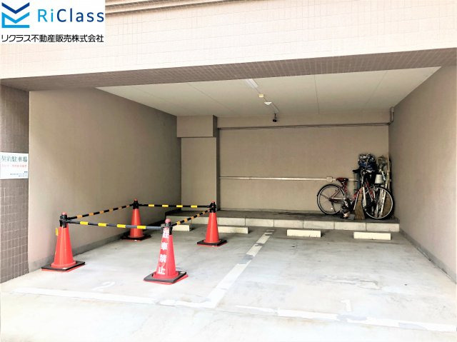 イーデンハイツオクトピアの駐車場