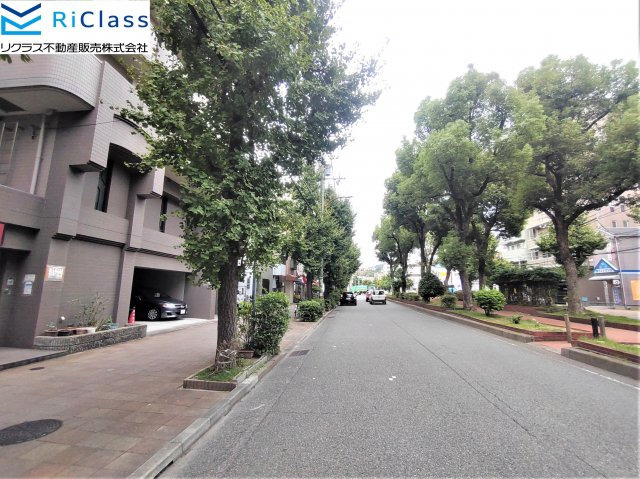 イーデンハイツオクトピアの外観|前面道路含む外観写真です