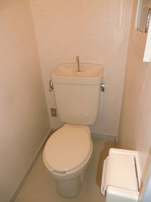 メゾン友のトイレ|ゆったりとした空間のトイレです