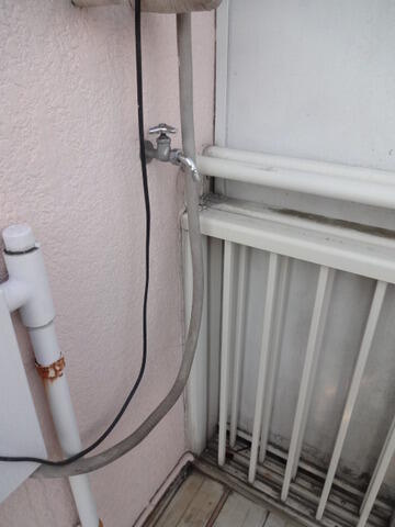 バルコニーに洗濯機置き場あり