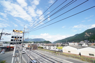 【展望】 | スカイハイツ中深川 | 【四季を感じる】
四季の移ろい・爽やかな青空や風を感じられ
自然を愉しめるパノラマビュー。
毎日の暮らしに余裕を感じさせてくれる、
遮る物の無い開放的な眺望を是非、ご堪能ください。