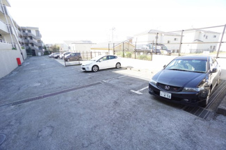 【駐車場】