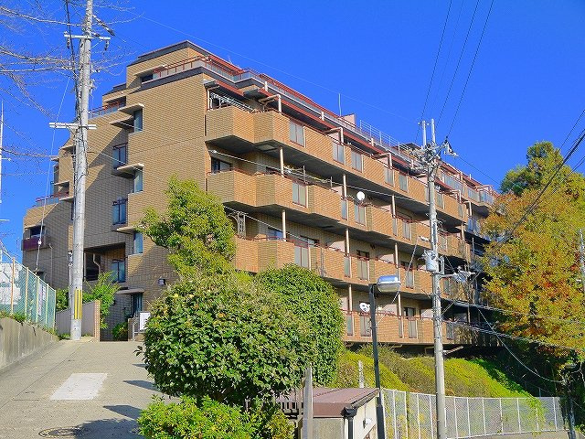 朝日プラザ東生駒の外観