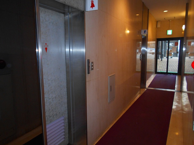 赤坂レジデンシャルホテルの設備|１F共用部に来客用男女別トイレ