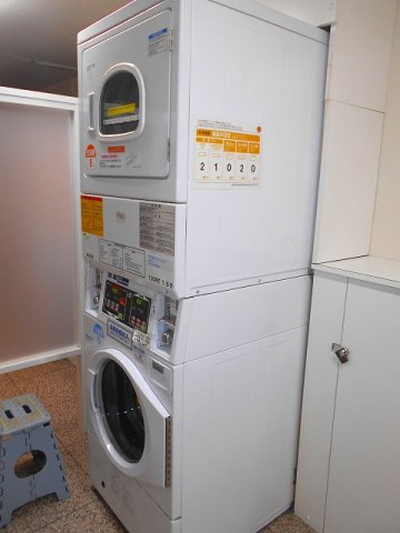 赤坂レジデンシャルホテルの設備|１Fコンランドリー、大型の乾燥機