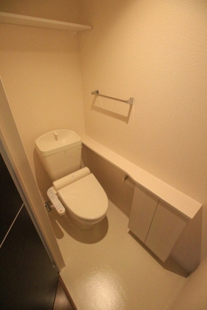 エスパシオアネーロ【キャッシュバック対象】のトイレ|落ち着いた色調のトイレです