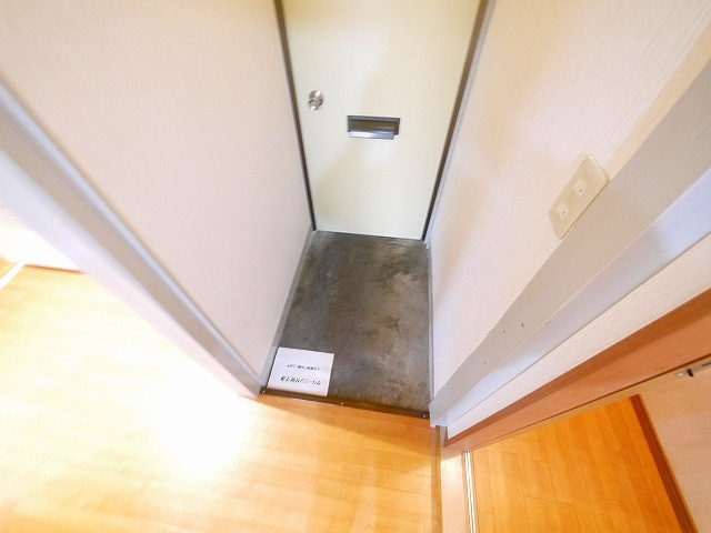 平和荘の玄関
