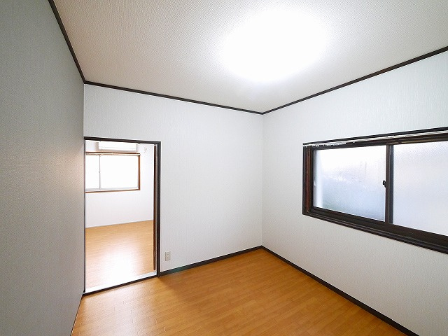 平和荘の洋室