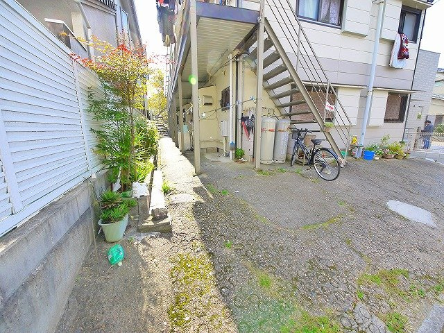 平和荘の駐車場