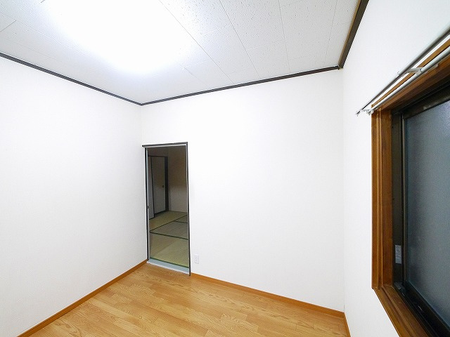 平和荘の洋室