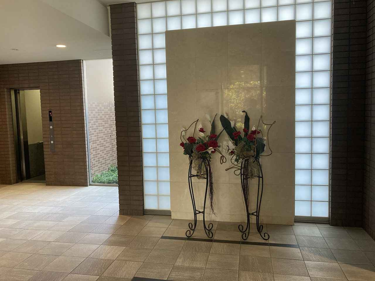 クレアシティ深江橋のその他共用部分|オシャレな雰囲気の綺麗なエントランスです。