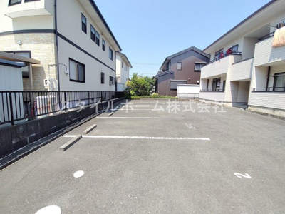 【駐車場】 | カーサ・スペリオ | 別部屋写真です。