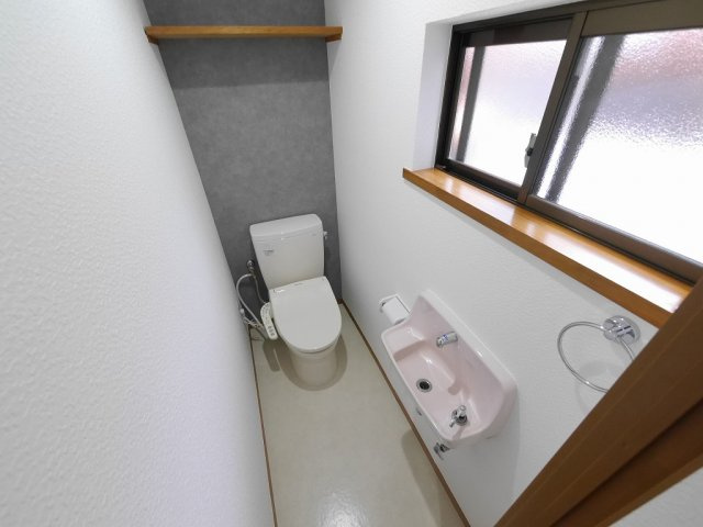 楠谷町貸家のトイレ