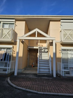 【エントランス】 | 1フロア2邸のアパートです