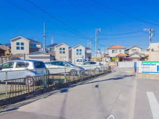 【前面道路含む現地写真】