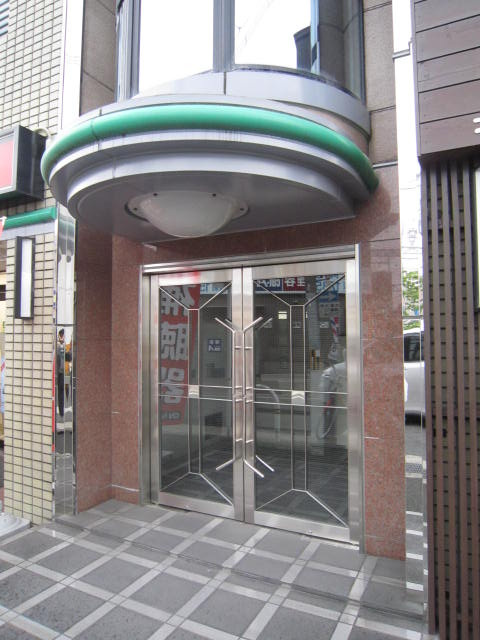 長岡中央第一ビルのエントランス