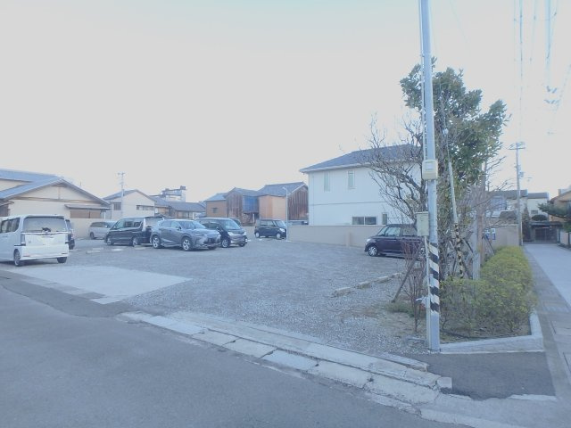 中屋敷駐車場の外観