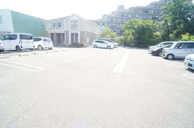 ウエストイリーデⅢの駐車場