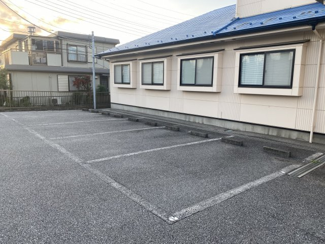 高津東2丁目店舗の駐車場|駐車場付きの物件です