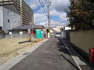 【前面道路含む現地写真】