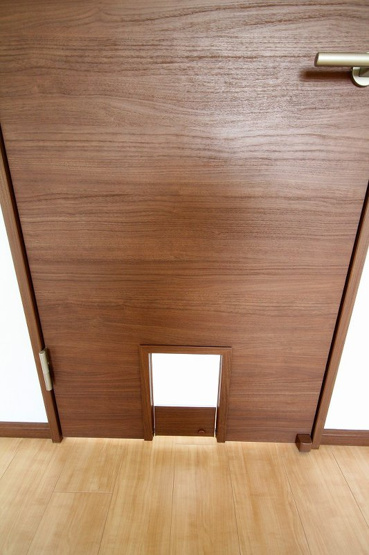 【設備】 | ヴィラ・ユーリ | ペットくぐり戸