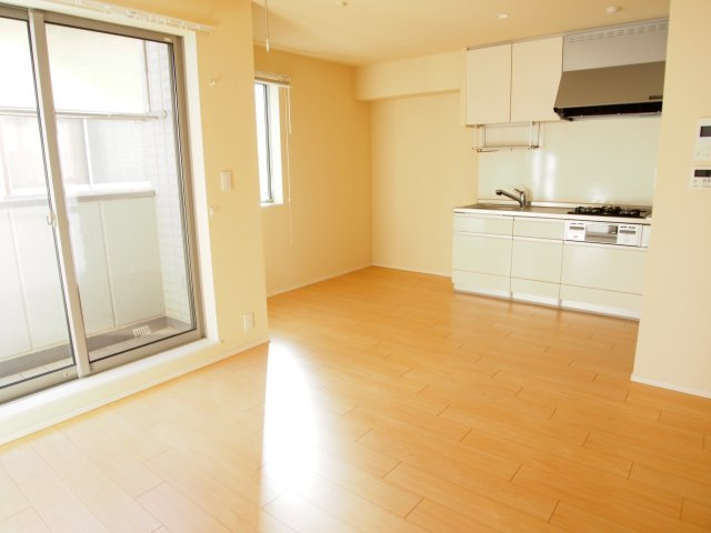 【居間・リビング】 | ＦＥＲＩＯ笹塚 | ゆとりある広さのリビングルーム♪