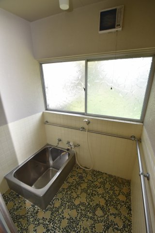 本野町戸建の浴室