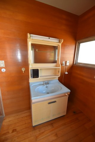 本野町戸建の独立洗面台