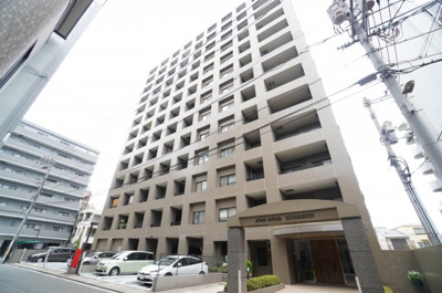 【外観】 | アステージ段原比治山公園 | 【耐震性】
耐震性の高さを判断するポイントは、
建築確認申請日が1981年6月1日以降の
新耐震基準に適合しているかどうか。
震度６程度の大地震でも
建物が崩壊しないレベルが基準になりました。