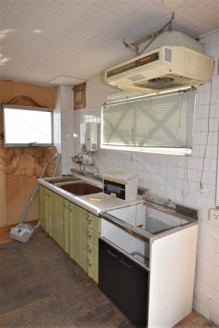 鏡町両出戸建のキッチン