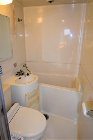 鏡町両出戸建の浴室