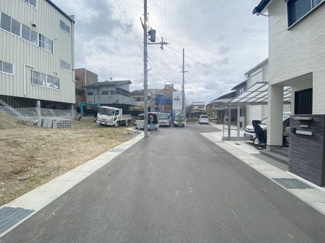 【前面道路含む現地写真】