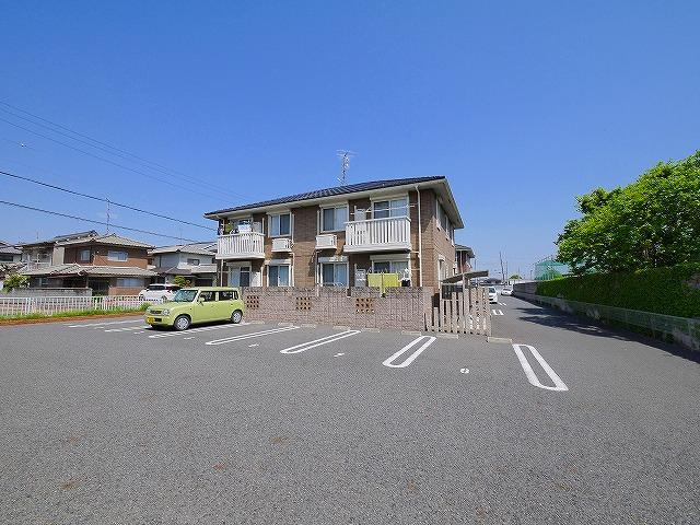 タウン ビビ　Ａ棟の駐車場|駐車場があるので、車を買う予定の方も安心です