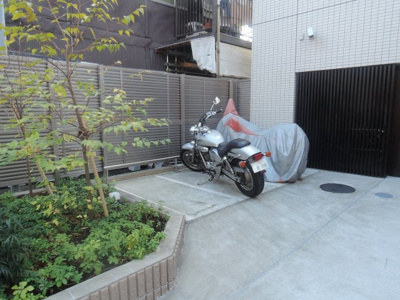 【その他共用部分】 | ベルジェンド川崎MIYABIテラス | バイク置場です。