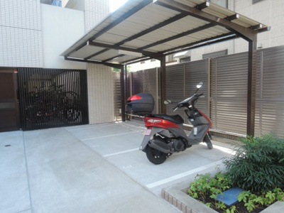 【その他共用部分】 | ベルジェンド川崎MIYABIテラス | バイク置場です。