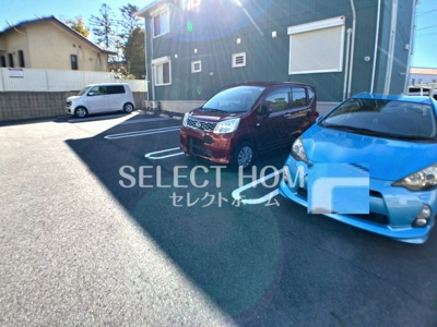 【駐車場】 | パピヨンB | 駐車場があるので、車を買う予定の方も安心です