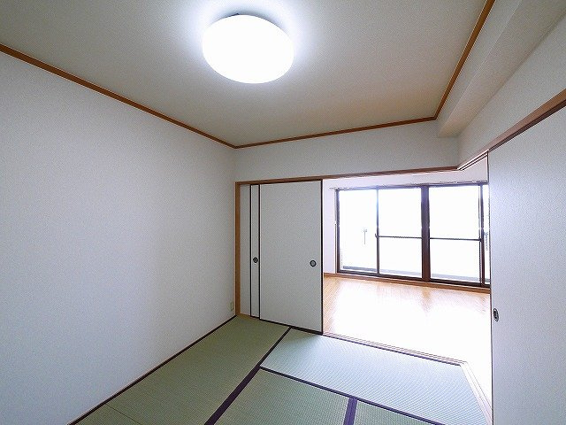 Pine Bloomu生駒の和室|和室ならではの温かな和の空間で寛ぎの時間を過ごせます
