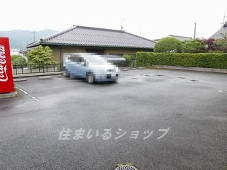 安芸高田市吉田町吉田のアパートの駐車場