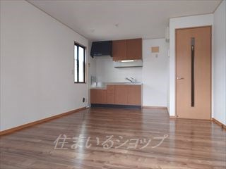 安芸高田市吉田町吉田のアパートの居間・リビング