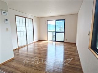 安芸高田市吉田町吉田のアパートの居間・リビング