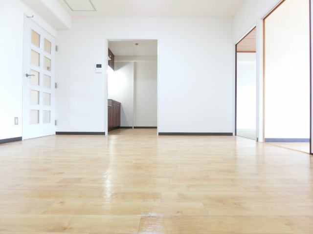 エトワール尾谷の居間・リビング|同物件別部屋イメージ写真