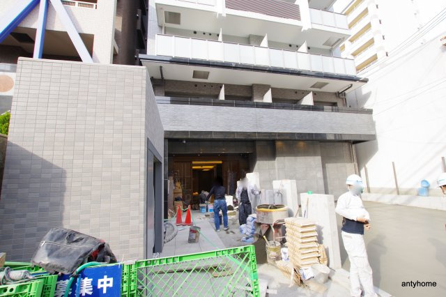 ファーストフィオーレ江坂垂水町　仲介手数料無料のエントランス