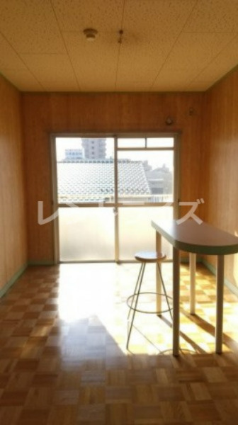 ファミーユタケノの居間・リビング